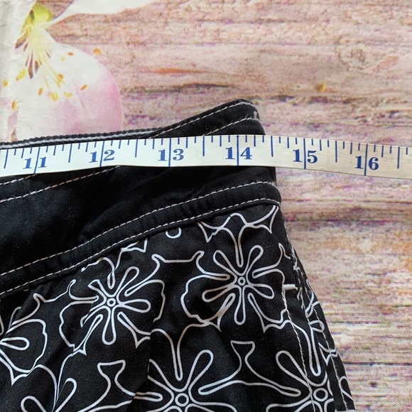 Nike Waterproof Active Capris • Sz S (4-6) - Picture 7 of 13